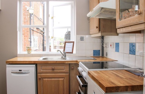 Stanton Upon Hine Heath Cottage | BLOSSOM'S COTTAGE, pet friendly, with a garden in Shawbury