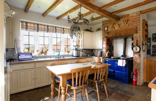 Potterne Bed & Breakfast | Blounts Court Farm