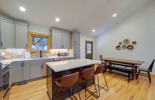 Blowing Rock Cabin | Blowing Rock Escape w/Covered Deck & Fire Pit