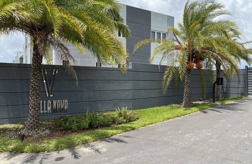 Nassau Condo | Blu at Villa Nova. Stylish Modern Condo, Minutes away from the Beach.