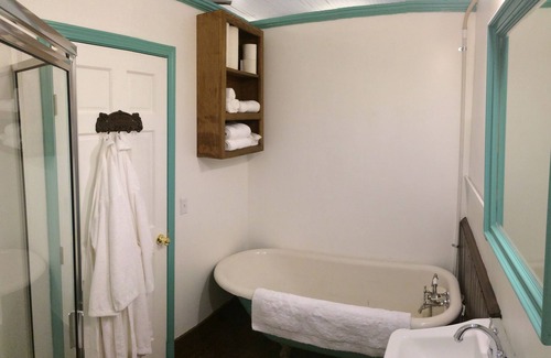 Water Valley Apartment | Blu-Buck Mercantile Hotel Apt. B