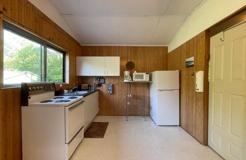 Hope Bay Cottage | Blu Jay-Cedar Garden Cozy Cottage #6 for a relaxing getaway