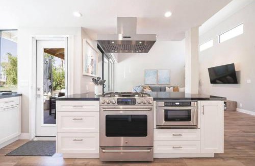 Palm Desert House | Blu Monterey - Pickleball, Golf Cart, Pools, Bikes