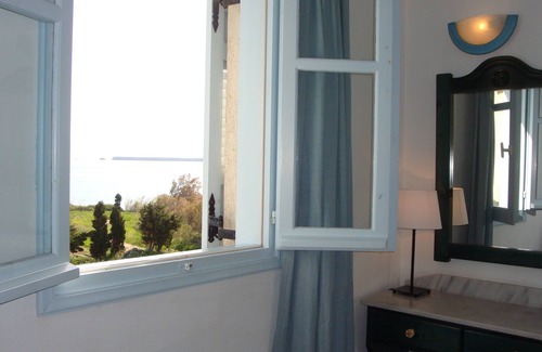 Drios Apartment | Blue and Sea room with window side sea view
