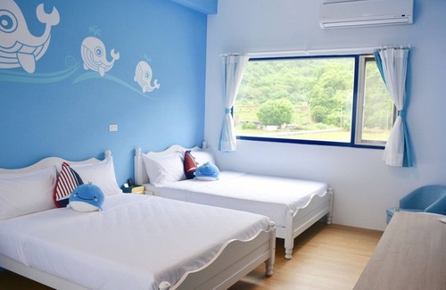 Guanshan Bed & Breakfast | Blue and White Holiday B&B