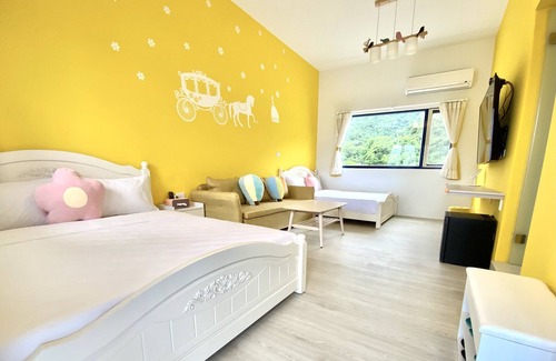 Guanshan Bed & Breakfast | Blue and White Holiday B&B