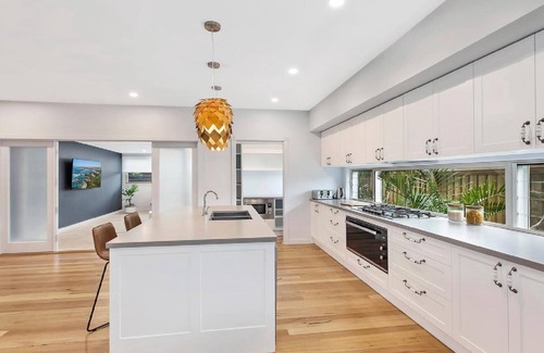 Blue Bay House | BLUE BAY COTTAGE - FAMILY FRIENDLY, WALK TO BEACH