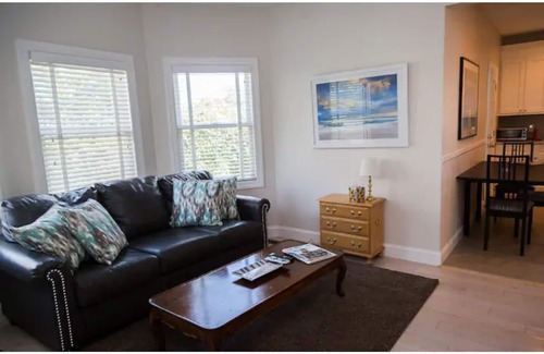Pipes Cove House | Blue Bay Dream w/Seasonal Outdoor Jacuzzi, Cabana + Office