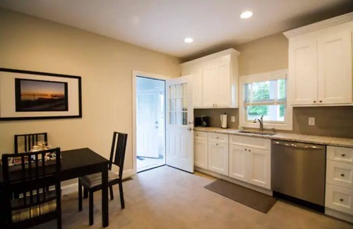 Pipes Cove House | Blue Bay Dream w/Seasonal Outdoor Jacuzzi, Cabana + Office