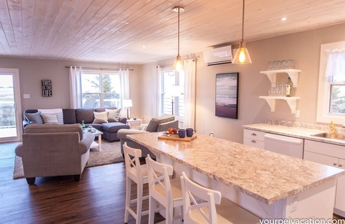Darnley House | Blue Beach House - Walk to beach, AC, newly renovated, family approved!