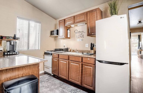 Big Bear Cabin | Blue Bear Cottage-2 Bedroom Cabin with hot tub