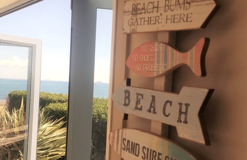 Hihi House | Blue Berry Bach - Stunning beach front location