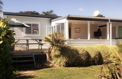 Hihi House | Blue Berry Bach - Stunning beach front location