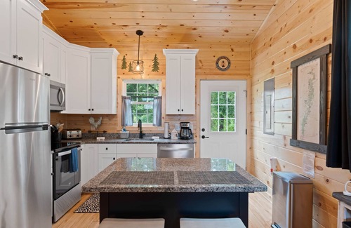 Stanley Cabin | Blue Birch Cottage: A Romantic Couple's Cabin!