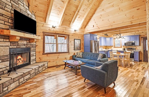 Logan Cabin | Blue Bird | Luxury Cabin in the Woods