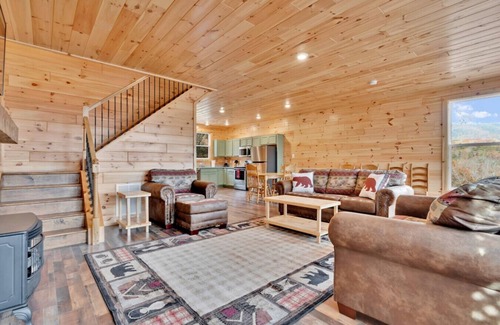 Luray Cabin | Blue Bird, nestled over the Shenandoah River