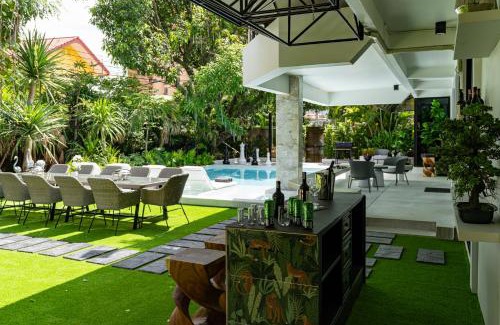 Chang Phueak Villa | Blue Bird Palace- Grand Pool Villa in Nimaan
