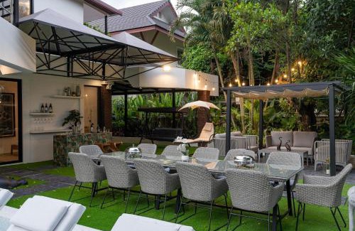 Chang Phueak Villa | Blue Bird Palace- Grand Pool Villa in Nimaan