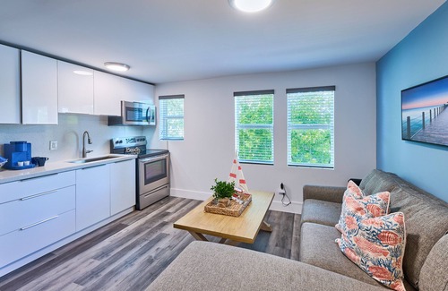 Parkside Apartment | Blue breeze Hollywood beach blvd, w/ KING Bed