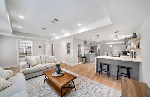 Shady Acres House | Blue Bungalow In Houston Heights! Walkable to Popular Bars