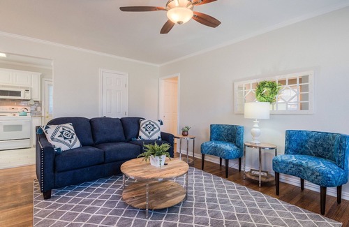 McKinney Cottage | | Blue Bungalow | Luxury Downtown McKinney