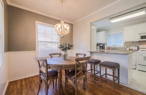 McKinney Cottage | | Blue Bungalow | Luxury Downtown McKinney