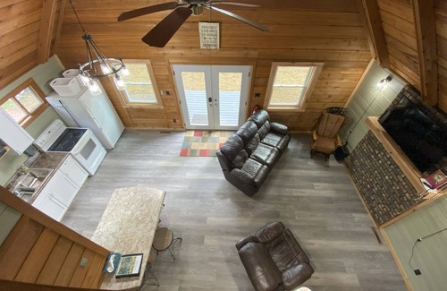 Winter Cabin | Blue Bungalow on Lake Winter 4 seasons of family fun: Fish/ATV/Snowmobile/Relax