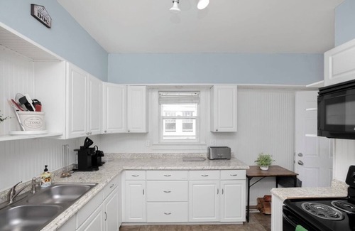 Northshore Triangle House | Blue Bungalow with 2 bedrooms, WiFi, AC in peaceful South Bend