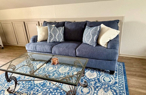 Argyle House | Blue Casita - So close to I-35W!