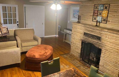 Bruno Resort | Blue Clouds Ozarks Resort - The Lakeview House