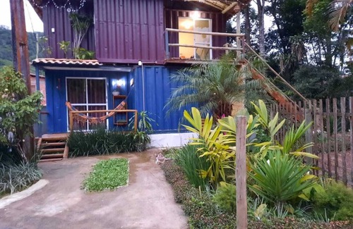 Paraty Apartment | Blue container house