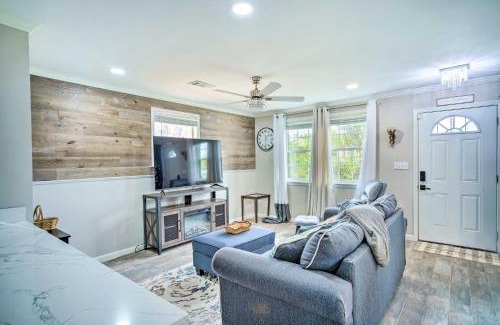 Highlands - Perkins House | Blue Cottage in the Bayou with Private Yard!