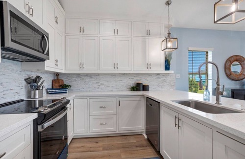 Hackberry House | Blue Crab at the Water