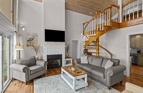 South River House | Blue Crab Shores: Waterfront Oasis with Stunning Views & Endless Possibilities