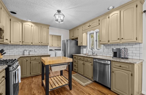 South River House | Blue Crab Shores: Waterfront Oasis with Stunning Views & Endless Possibilities
