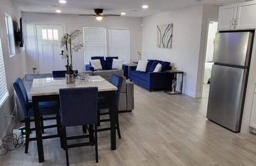 Southeast Houston House | Blue Crush near Downtown