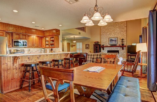 Canyon Lake Condo | Blue Diamond Retreat by RedAwning