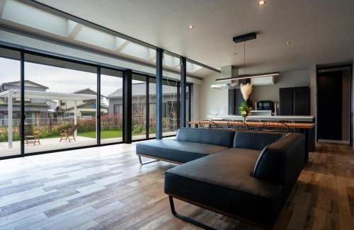 Kyonan Villa | Blue Dog House