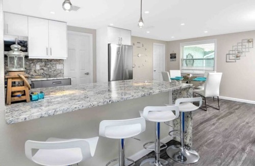 Regency Park House | Blue Dolphin
