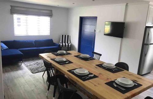 Halcyon Heights House | Blue Door Beach House - 3 bed 2 bath w/AC, WIFI, KITCHEN, WASH/DRY & CABLE