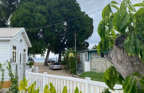 Halcyon Heights House | Blue Door Beach House - 3 bed 2 bath w/AC, WIFI, KITCHEN, WASH/DRY & CABLE