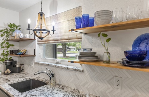 Norman House | Blue Door House-Quiet Comfort Near city center (single level) 2 bed 2 bath