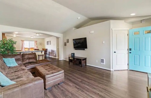 Fort Lewis House | Blue Door Oasis, cozy 3 bedroom, 2 bathroom home