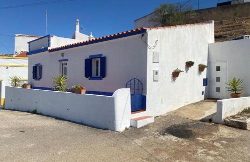 Fonte do Penedo House | Blue Dragon River House