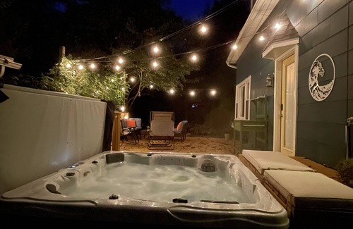 Yellow Springs House | Blue Dream in Yellow Springs: hot tub, sauna, fireplace. Near downtown.