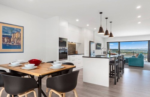 Nukuhau House | Blue Dun Views Taupo