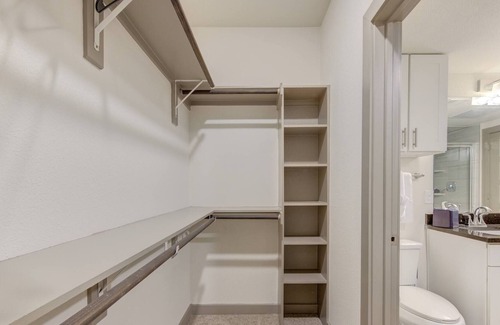 Conroe Apartment | Blue Escape Luxury Apt. Woodlands/Conroe