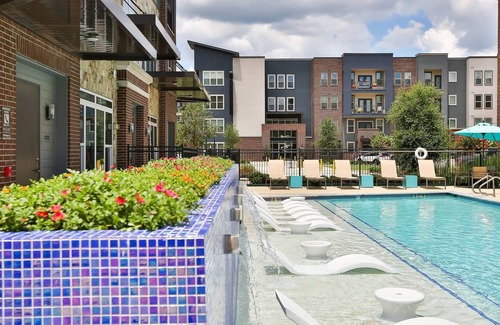Conroe Apartment | Blue Escape Luxury Apt. Woodlands/Conroe
