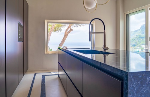 Tiberio Apartment | Blue Essence