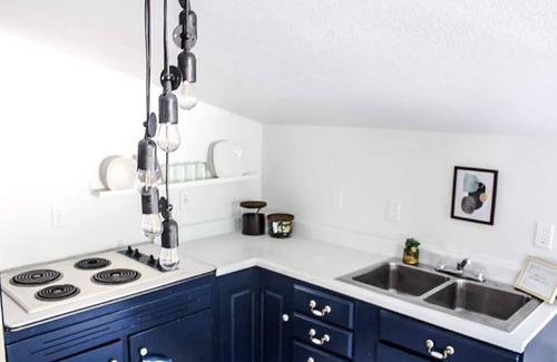 Ottumwa House | Blue Fern Hotel - Nestled Away Loft Space